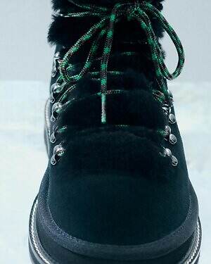 UGG & sacaiのローファー＆ブーツ、もこもこシアリングでボリュームアップ｜写真1