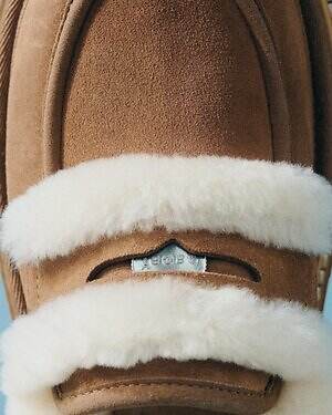 UGG & sacaiのローファー＆ブーツ、もこもこシアリングでボリュームアップ｜写真11