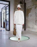 マメ クロゴウチ、きらめく“螺鈿”着想のワンピース＆“提灯の繊細さを表現”シースルーカーディガン｜写真2