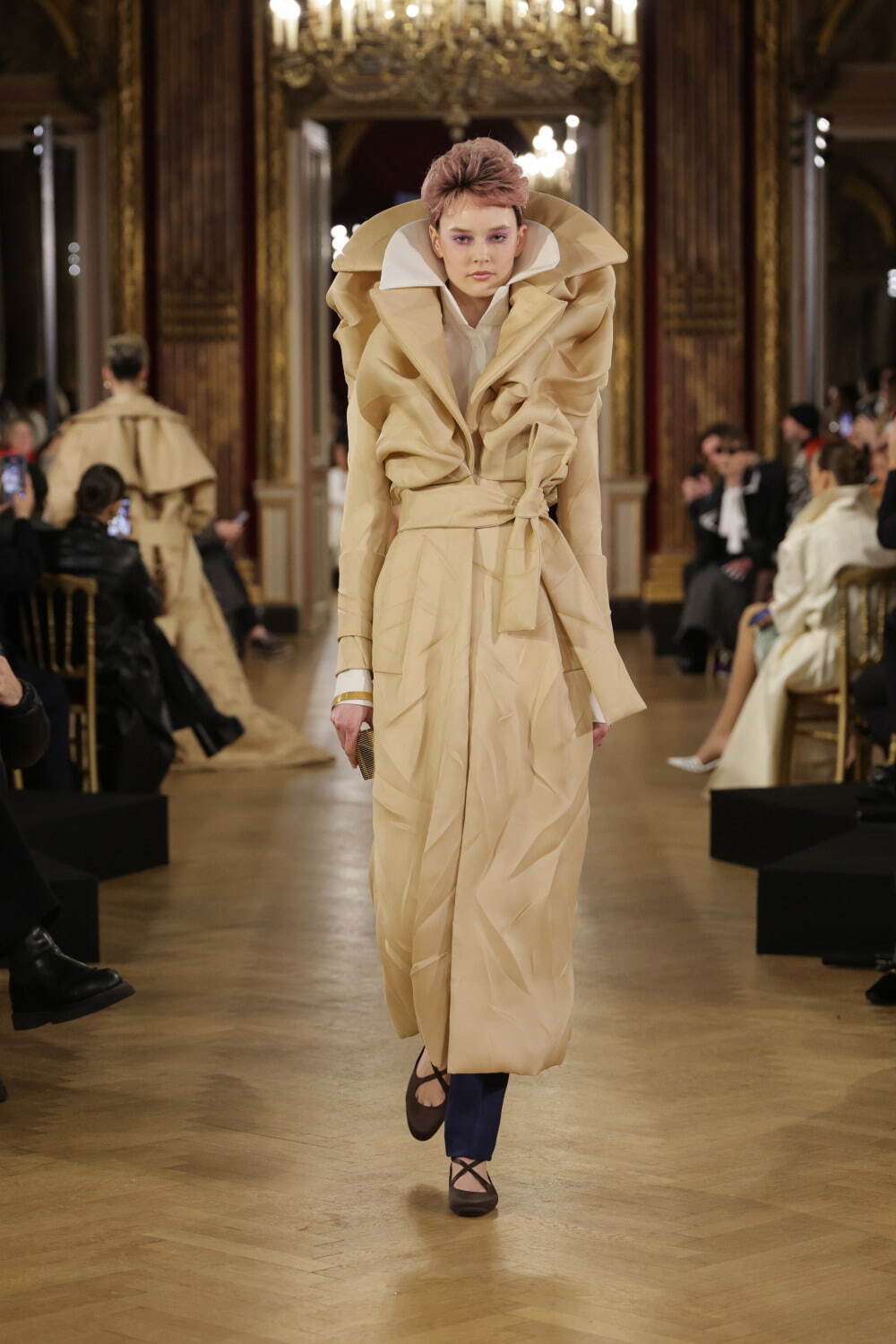 ヴィクター＆ロルフ 2025年春夏｜female ラップコート