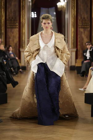 ヴィクター＆ロルフ オートクチュール(VIKTOR & ROLF Haute Couture) 2025年春夏ウィメンズコレクション  - 写真3