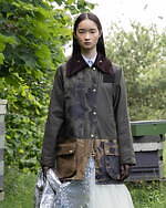 バブアー×アーデムのアウターウェア、薔薇の花プリント＆タータンチェックのジャケット｜写真1