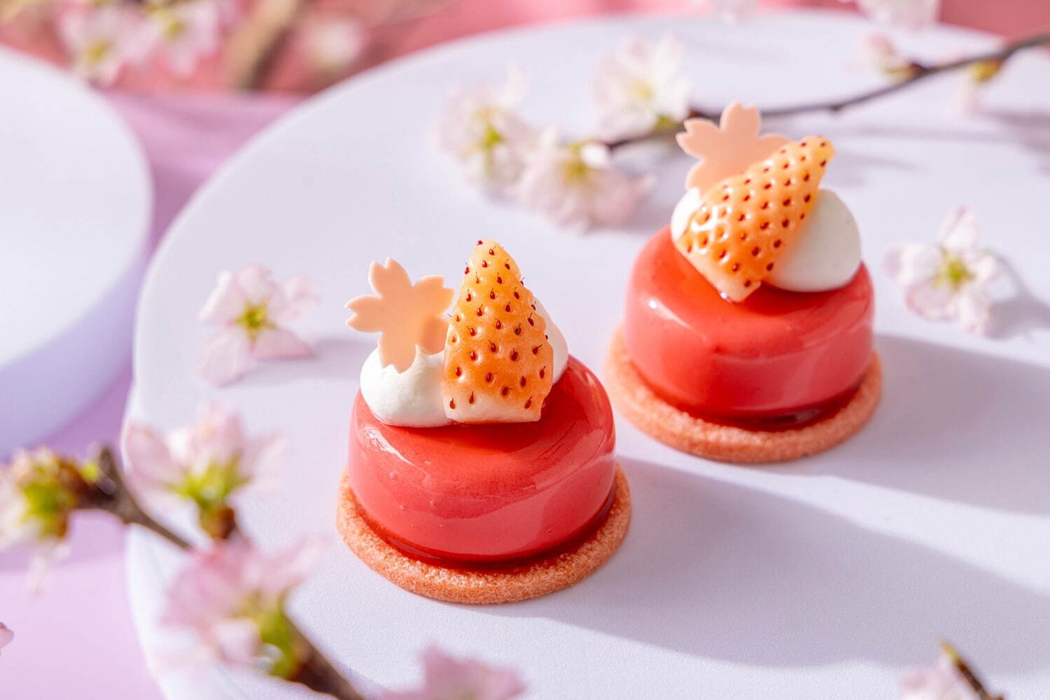 コンラッド東京「満開の桜」アフタヌーンティー、“丸ごと苺入り”桜モンブラン＆あまおう苺ムース｜写真6