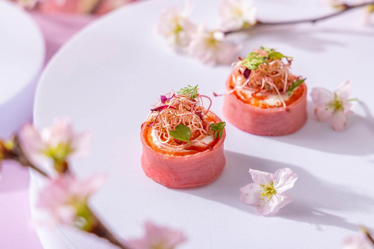 コンラッド東京「満開の桜」アフタヌーンティー、“丸ごと苺入り”桜モンブラン＆あまおう苺ムース｜写真10