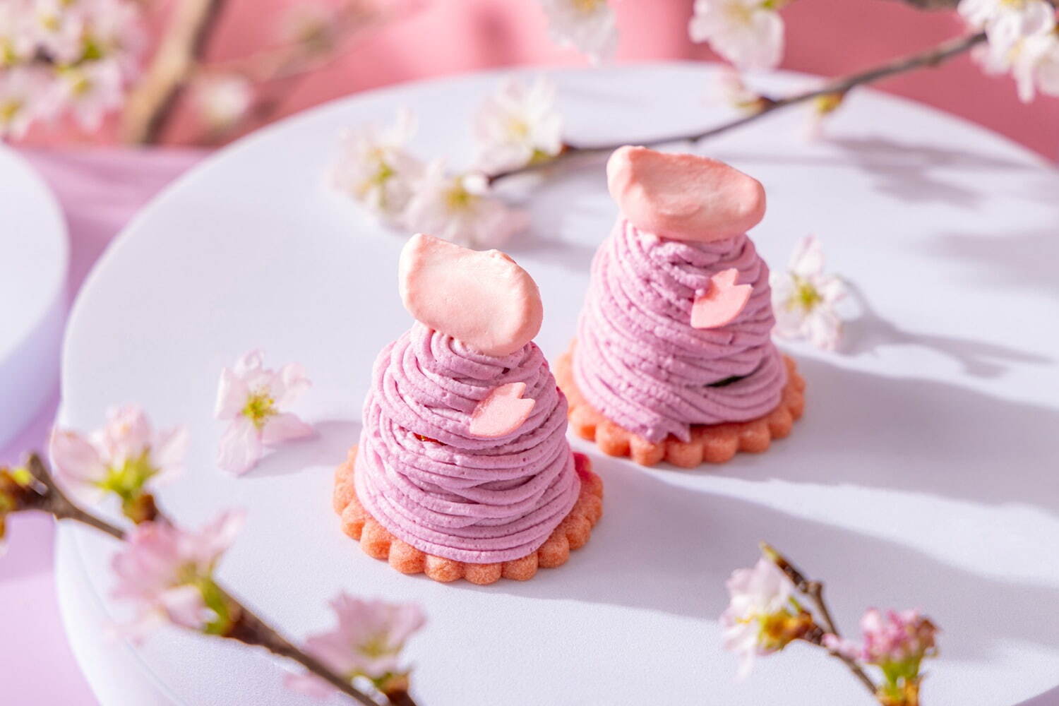 コンラッド東京「満開の桜」アフタヌーンティー、“丸ごと苺入り”桜モンブラン＆あまおう苺ムース｜写真5
