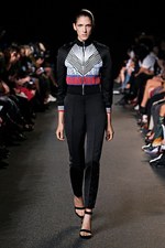 アレキサンダー ワン 2015年春夏コレクション - スニーカーは靴でなくなる｜写真36