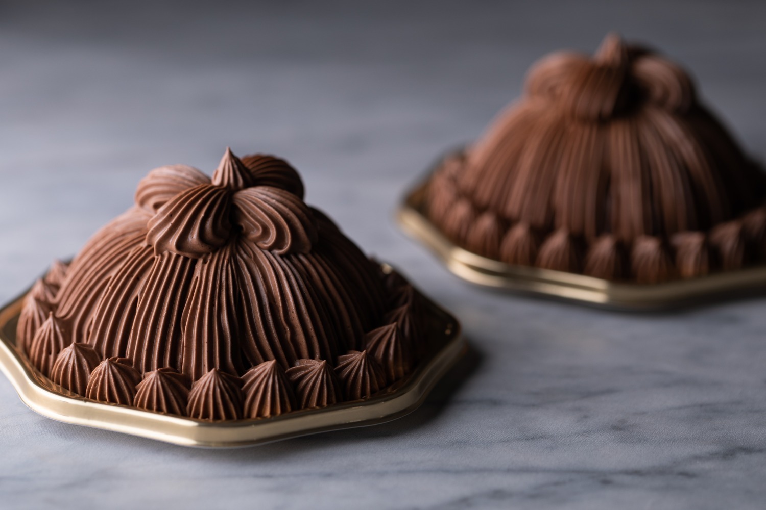 東京會舘のバレンタイン限定「マロンシャンテリーショコラ」“ほろ苦チョコクリーム×栗”のとろける味わい