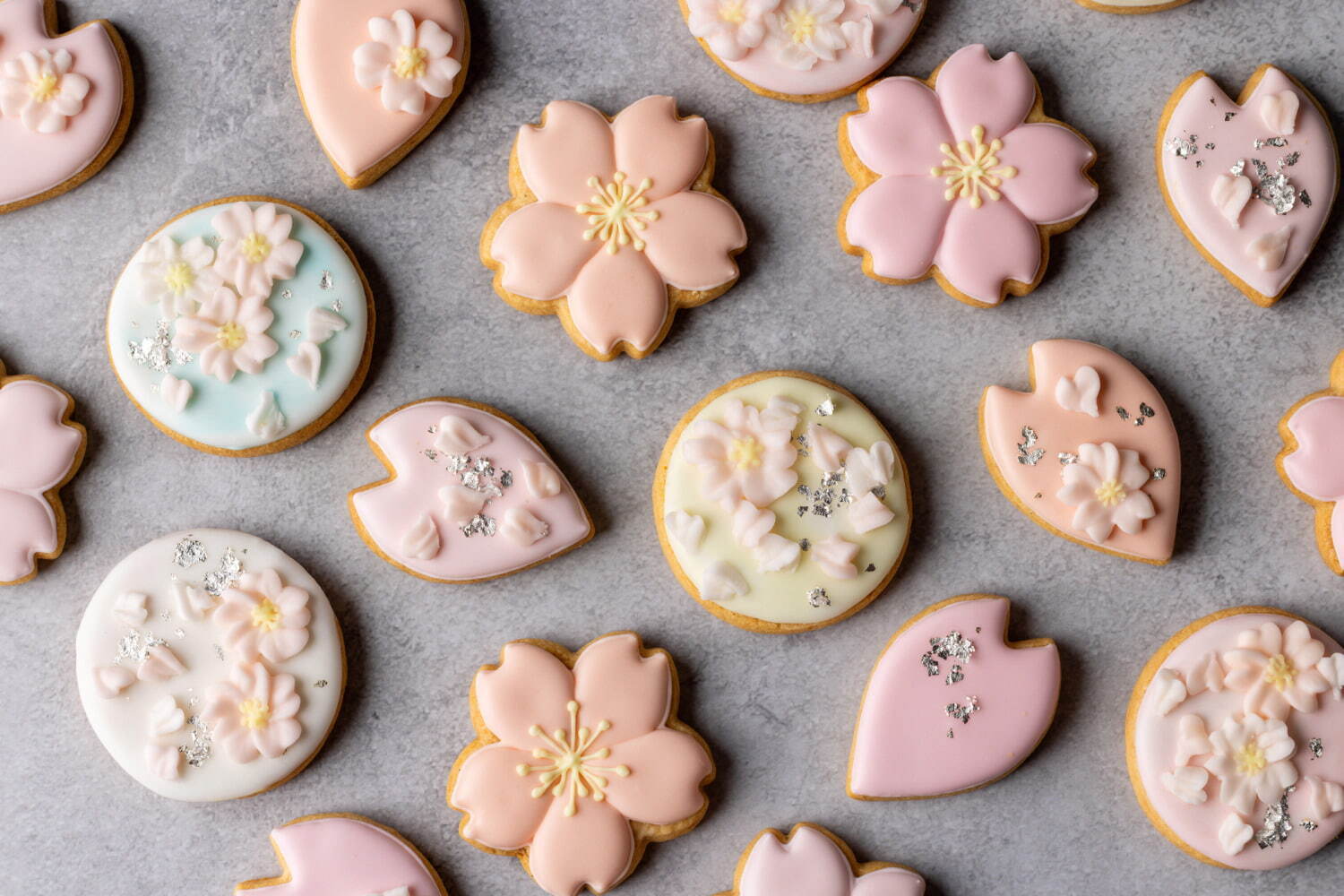 グランド ハイアット 東京の春限定“桜”スイーツ、桜香るショートケーキ＆花を描いたエクレア｜写真5