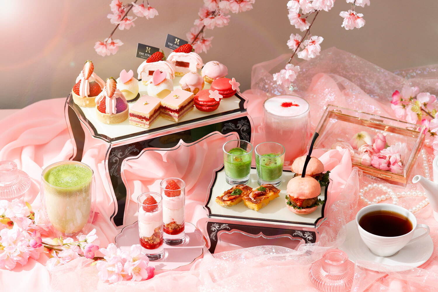 ザ ストリングス 表参道「桜と苺」の春アフタヌーンティー、たっぷり苺タルトや桜香るムース｜写真6