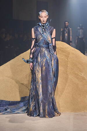 ユイマナカザト オートクチュール(YUIMA NAKAZATO Haute couture) 2025年春夏ウィメンズ&メンズコレクション  - 写真4