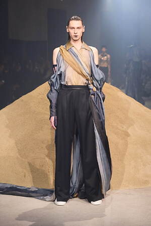 ユイマナカザト オートクチュール(YUIMA NAKAZATO Haute couture) 2025年春夏ウィメンズ&メンズコレクション  - 写真7