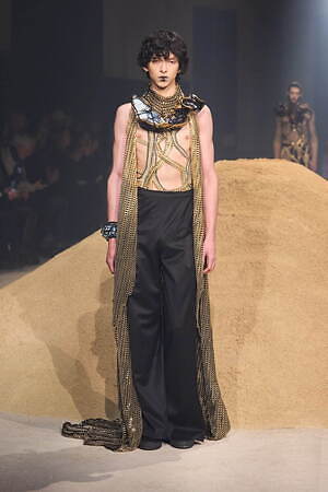 ユイマナカザト オートクチュール(YUIMA NAKAZATO Haute couture) 2025年春夏ウィメンズ&メンズコレクション  - 写真9