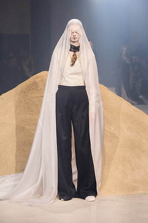 ユイマナカザト オートクチュール(YUIMA NAKAZATO Haute couture) 2025年春夏ウィメンズ&メンズコレクション  - 写真12