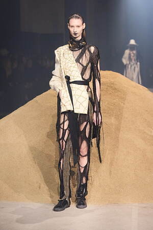 ユイマナカザト オートクチュール(YUIMA NAKAZATO Haute couture) 2025年春夏ウィメンズ&メンズコレクション  - 写真14