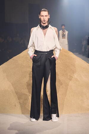 ユイマナカザト オートクチュール(YUIMA NAKAZATO Haute couture) 2025年春夏ウィメンズ&メンズコレクション  - 写真16