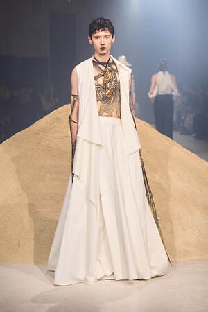 ユイマナカザト オートクチュール(YUIMA NAKAZATO Haute couture) 2025年春夏ウィメンズ&メンズコレクション  - 写真17