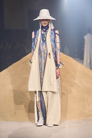 ユイマナカザト オートクチュール(YUIMA NAKAZATO Haute couture) 2025年春夏ウィメンズ&メンズコレクション  - 写真18