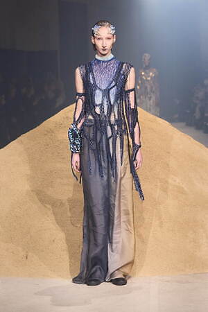 ユイマナカザト オートクチュール(YUIMA NAKAZATO Haute couture) 2025年春夏ウィメンズ&メンズコレクション  - 写真19