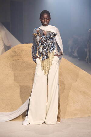 ユイマナカザト オートクチュール(YUIMA NAKAZATO Haute couture) 2025年春夏ウィメンズ&メンズコレクション  - 写真21