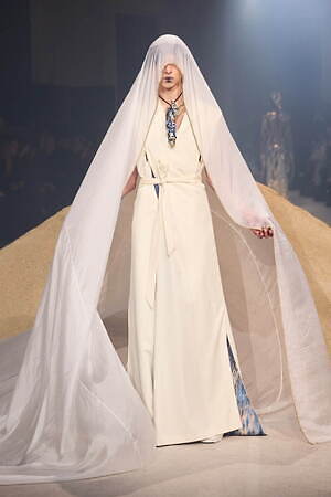 ユイマナカザト オートクチュール(YUIMA NAKAZATO Haute couture) 2025年春夏ウィメンズ&メンズコレクション  - 写真22