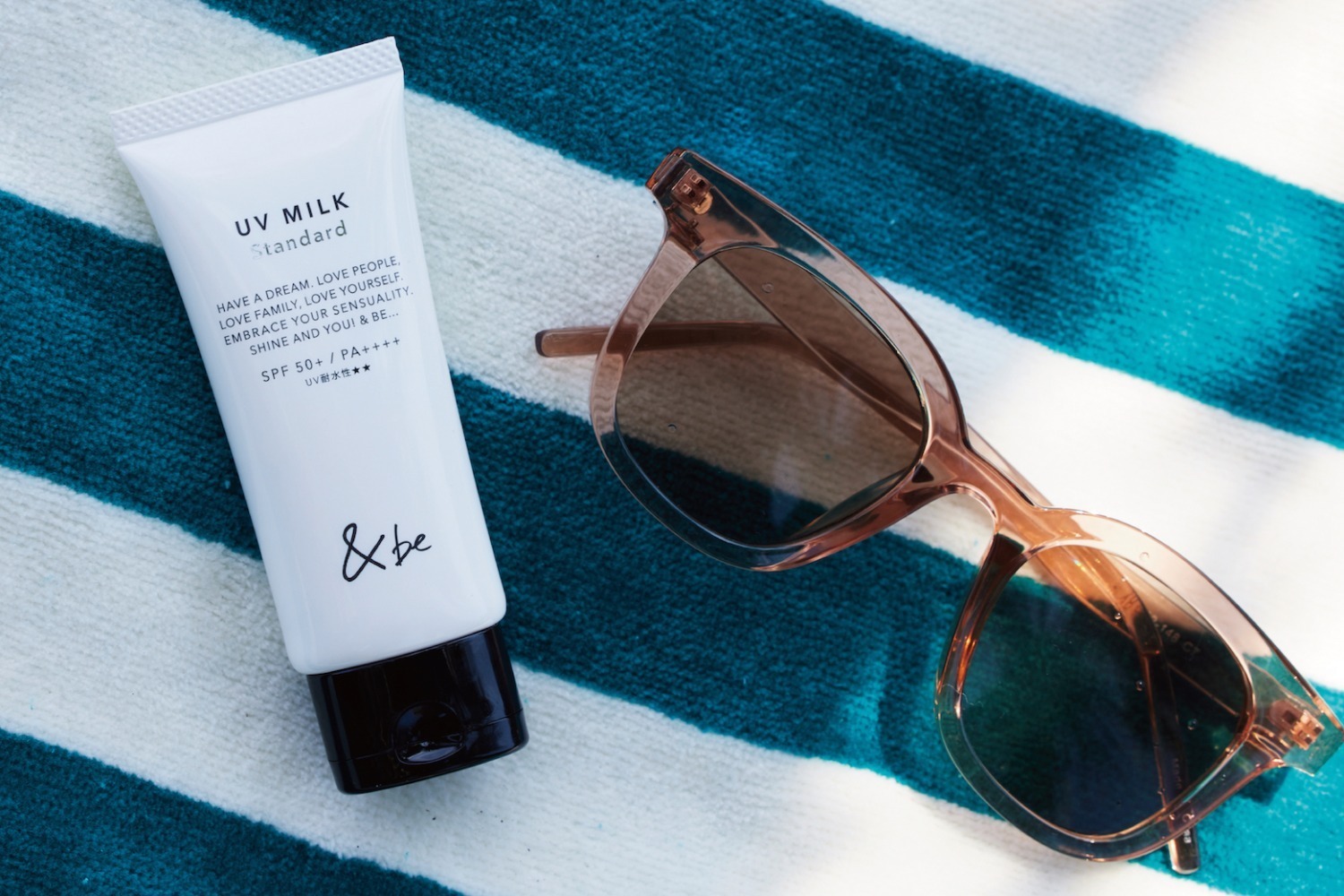 敏感肌｜アンドビー人気日やけ止め「UVミルク」25年春に“敏感肌OK”へと進化、トーンアップしたツヤ肌仕上げ