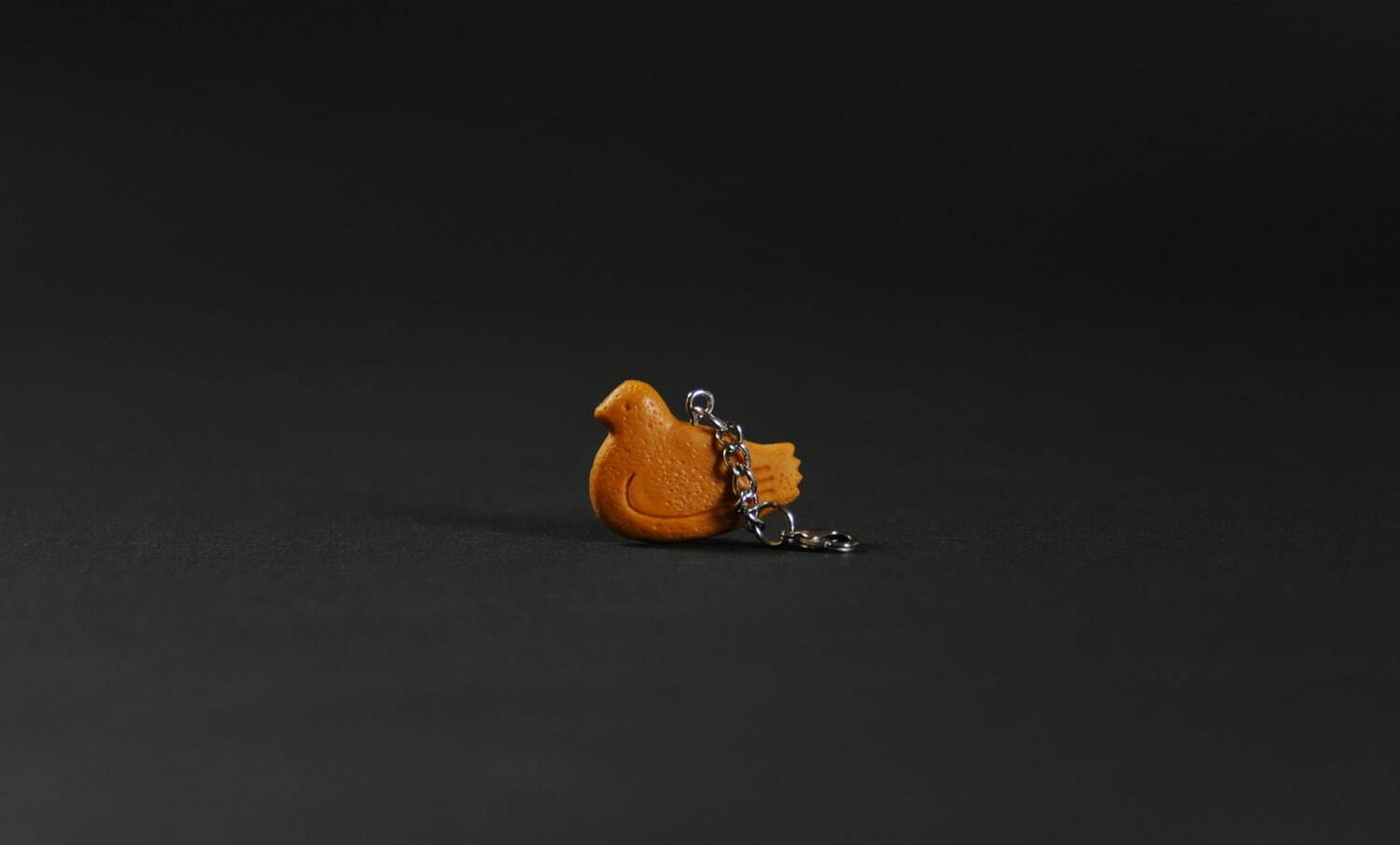 豊島屋「鳩サブレー」がふんわりクッションに、「鳩ッション 豊島屋「鳩サブレー」がふんわりクッションに、「鳩ッション