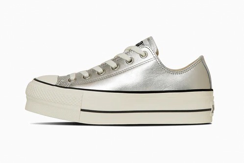 メタリックカラー｜コンバース直営店限定「オールスター アール」厚底スニーカー、輝くメタリックシルバーのアッパーで