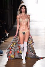 ヴィヴィアン・ウエストウッド ゴールドレーベル 2015年春夏コレクション - 次世代の子供達に捧ぐ｜写真60