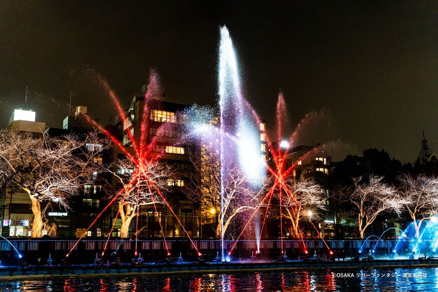 水×光のライトアップイベントが大阪で、輝く噴水ショー＆“船で巡る”約650mの光のトンネル｜写真6