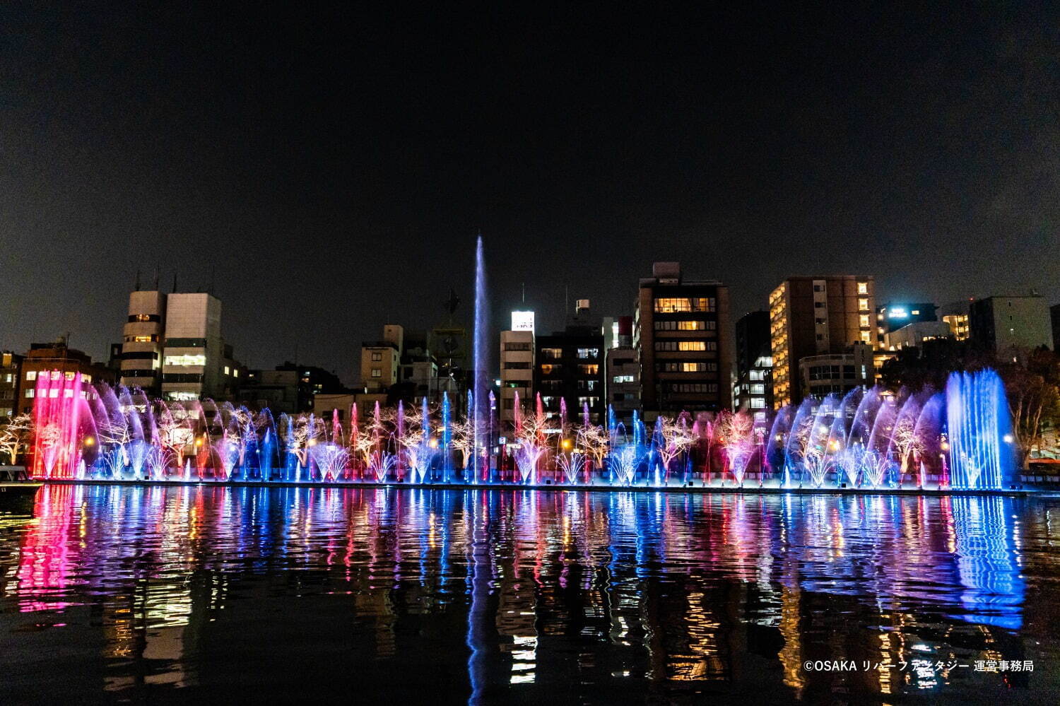 水×光のライトアップイベントが大阪で、輝く噴水ショー＆“船で巡る”約650mの光のトンネル｜写真9