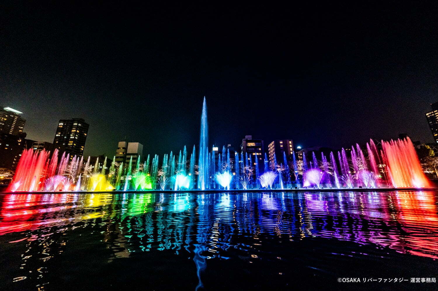 水×光のライトアップイベントが大阪で、輝く噴水ショー＆“船で巡る”約650mの光のトンネル