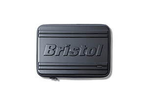 ゼロハリバートン×エフシーレアルブリストルのPCケース、大胆ロゴ&シックなブラックカーボン調|写真4