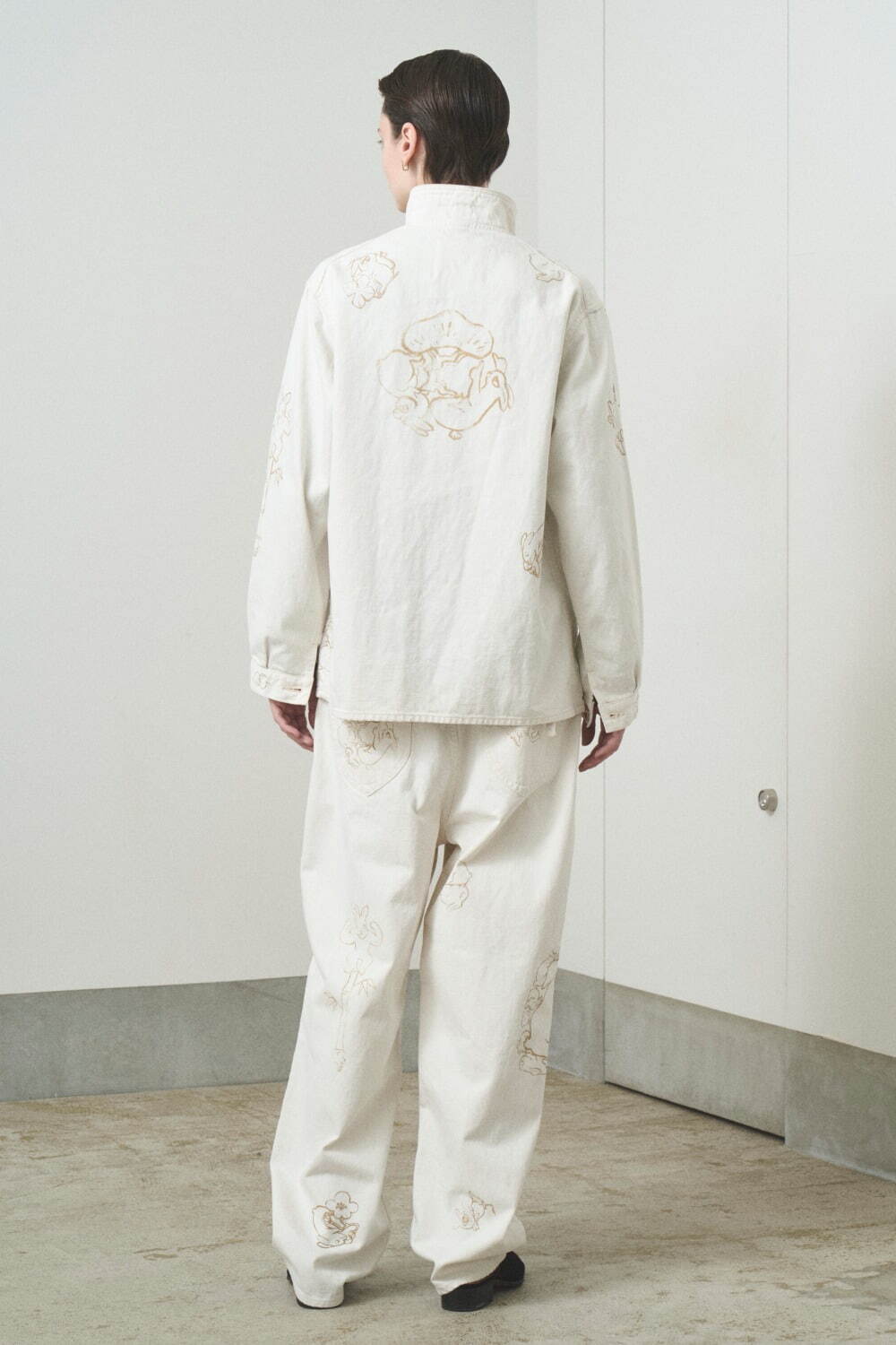 トローヴ×河原シンスケ、和風タッチの“うさぎプリント”デニムジャケット＆パンツ｜写真16