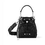 ルイ・ヴィトン“ブラックレザー”のメンズショルダーバッグ、煌めくLVチャーム付き｜写真4