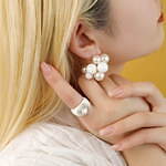 ラブ バイ イー・エム25年春夏“異国の祝祭”着想ジュエリー、ホワイト基調のパールリングやピアス｜写真8