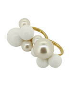 ラブ バイ イー・エム25年春夏“異国の祝祭”着想ジュエリー、ホワイト基調のパールリングやピアス｜写真5