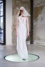 マメ クロゴウチ“繊細な花柄刺繍”シアースカーフ、ドーバー銀座＆直営店限定で｜写真9