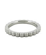 イー・エム“ヨーロッパの街並み”着想25年春夏ジュエリー、スタッズやダイヤ煌めくシルバーリングなど｜写真38