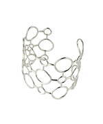 イー・エム“ヨーロッパの街並み”着想25年春夏ジュエリー、スタッズやダイヤ煌めくシルバーリングなど｜写真26