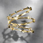 イー・エム“ヨーロッパの街並み”着想25年春夏ジュエリー、スタッズやダイヤ煌めくシルバーリングなど｜写真4