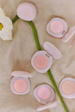 スナイデル ビューティ25年春コスメ、“乳白ピンクの小石”デザインのパステル色チーク｜写真1