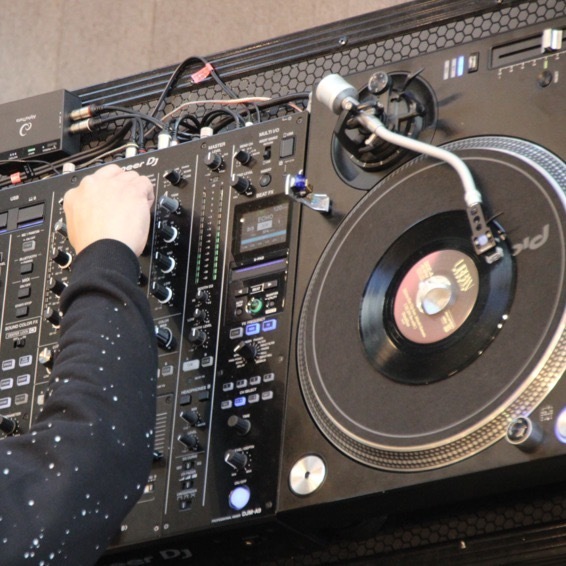 代官山T-SITE“ファッション×音楽×フード”の屋外イベント、古着やレコードなど約30店舗が集結｜写真4