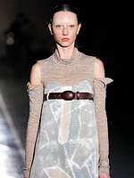 タナカ 2025-26年秋冬コレクション - 平和な世界のミリタリーウェア｜写真13