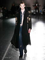 タナカ 2025-26年秋冬コレクション - 平和な世界のミリタリーウェア｜写真23