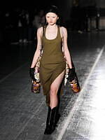 タナカ 2025-26年秋冬コレクション - 平和な世界のミリタリーウェア｜写真44