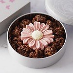 “バラ咲く”ラングドシャの焼き菓子専門店「ジェイ・ドゥ・セルクル」東京駅に、薔薇型サブレなど先行販売｜写真3