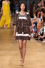 クロエ 2015年春夏コレクション - モダンで快活なフォークロア｜写真24