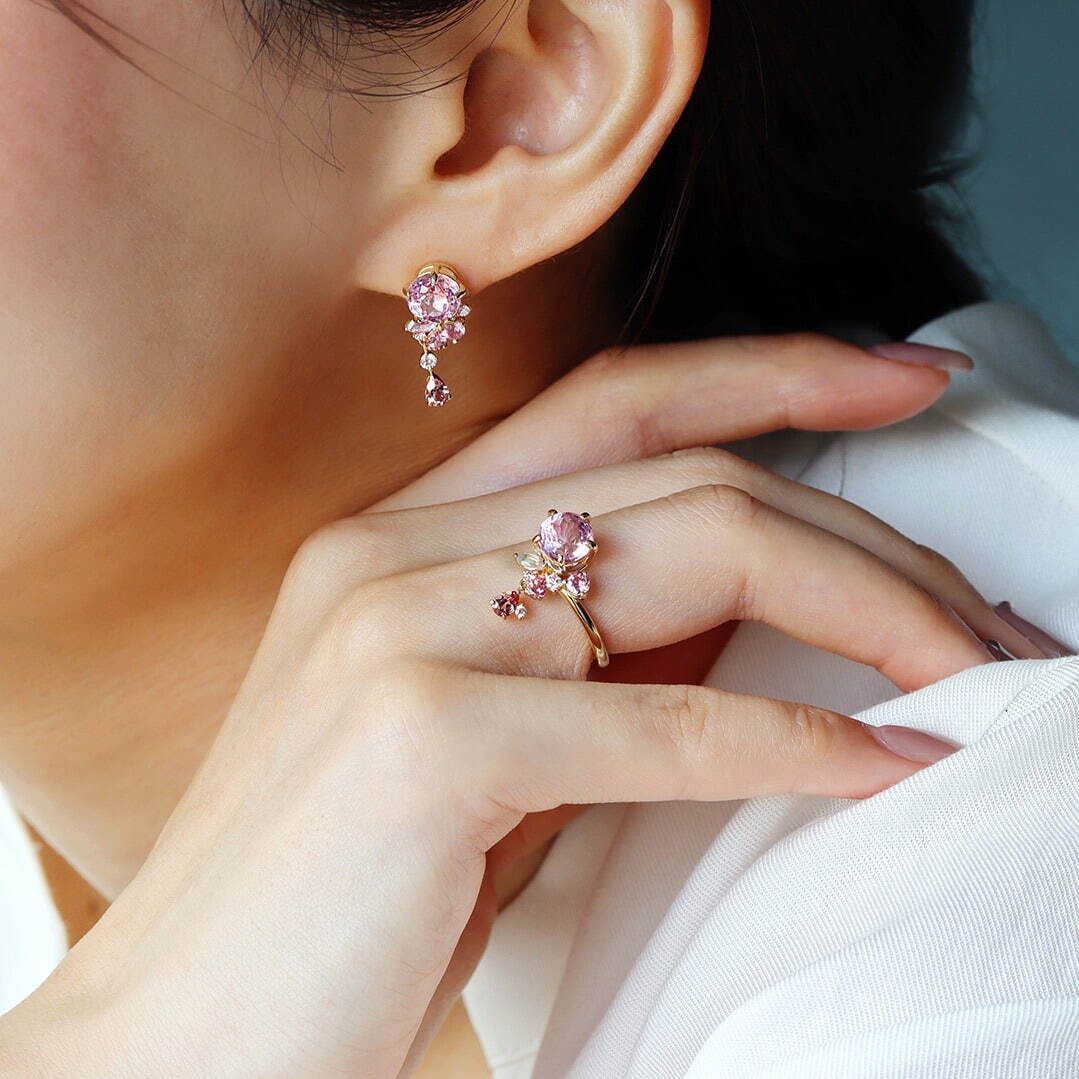 天然石ジュエリー「ビズー」の桜色アクセサリー、“宝石の花束”風