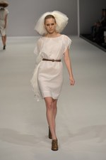 北国を連想させるカミシマチナミ(KAMISHIMA CHINAMI)の2011年春夏コレクション｜写真3