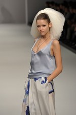 北国を連想させるカミシマチナミ(KAMISHIMA CHINAMI)の2011年春夏コレクション｜写真9